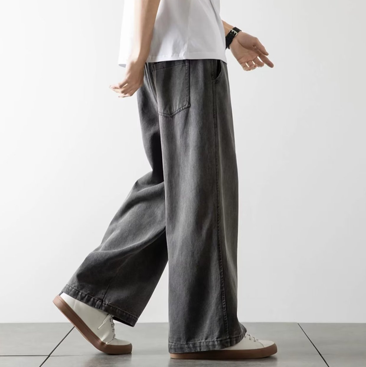 Light Wash Baggy Jeans